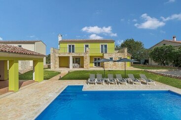 コテージ Luxury, Modernly Furnished Villa With Private Pool Near Rovinj