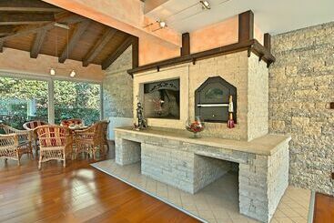 Luxury Villa With Private Pool & Sea View Near City Center Of Poreč