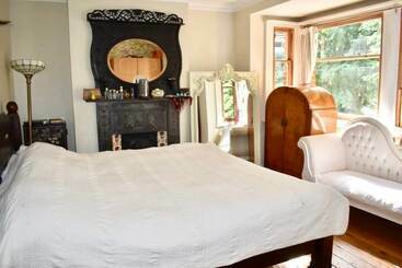 茅舍 Townhouse Full Of Character In Vibrant Seven Dials