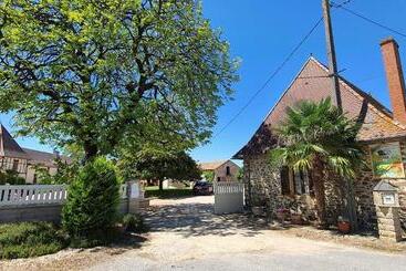 住宿加早餐  La Ferme De Laupilière