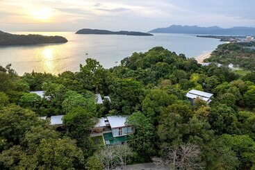 酒店 Ambong Pool Villas
