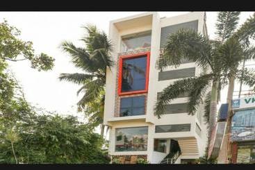 Отель Flagship 79681 Platinum Courtyard