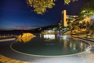 هتل Rock Water Bay Beach Resort & Spa