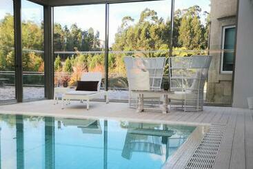 בית מלון כפרי Sundial Gardens & Suites