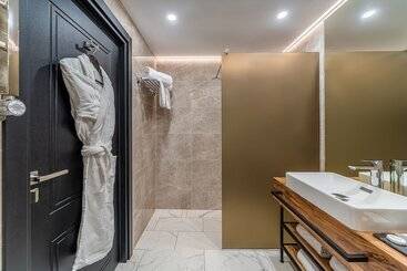 Kravt Nevsky Hotel And Spa