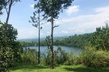 پانسیون Lake Lyantonde Eco Campsite And Lodge
