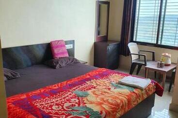 בית מלון כפרי Hiral Residency