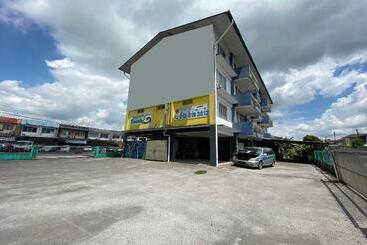 ホテル Oyo 90295 Beacon Homestay Kuching