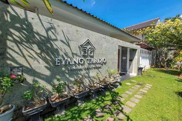 Отель Rumah Eyang Tardjo Syariah Mitra Reddoorz