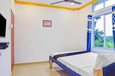 هتل Spot On Nirvaan Guest House