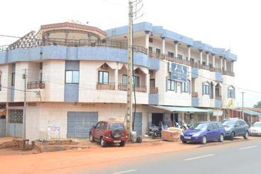 White Horse Hotel Porto Novo