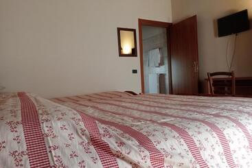 فندق Agriturismo Raimondi Cominesi Amilcare