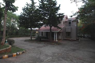 Отель Temple Tree Residence