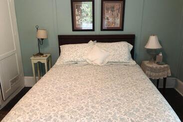 Magnolia House & Gardens B&b