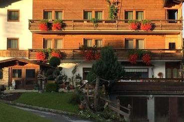 بنسيون Alpenhof Alt Lähn