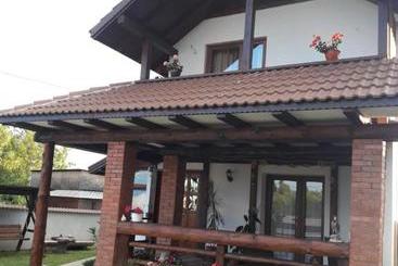 بنسيون Căsuța De La țară