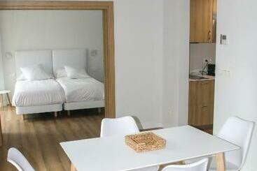 Apartamentos Mundaka Surf Camp