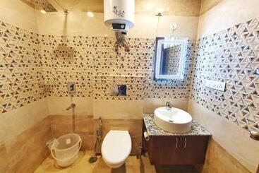 בית מלון כפרי The Park Residency