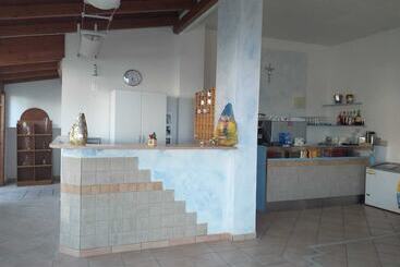 펜션 Room In Bb   Quadruple Room 5 Minutes From The Sea