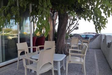 פנסיון Room In Bb   Quadruple Room In Pineto   A Stones Throw From The Sea