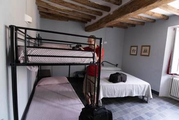 مبيت وإفطار Winebikehostel