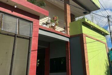 هتل Almira Homestay Ambon Mitra Reddoorz