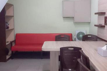هتل Guest House Anak Raja Pangkalan Bun Syariah Mitra Reddoorz