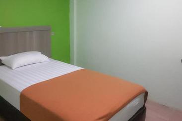 هتل Guest House Anak Raja Pangkalan Bun Syariah Mitra Reddoorz