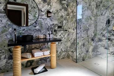 هتل Hôtel & Spa Rocabella