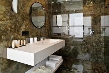 هتل Hôtel & Spa Rocabella