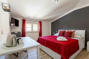 پانسیون Cadoni Guest House