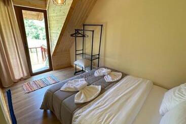 膳宿费 Royal Land