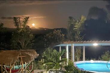 مبيت وإفطار Magic Mountain Lodge