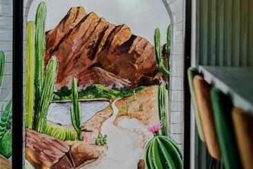 בית מלון כפרי Play Poshtel & Cafe