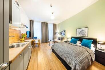 Jimmy S Apartments Emerald