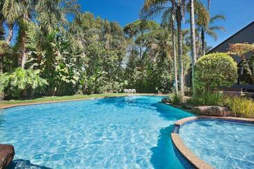 ホテル Checkers Resort