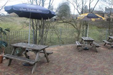 فندق Forresters Bar & French Restaurant With Rooms