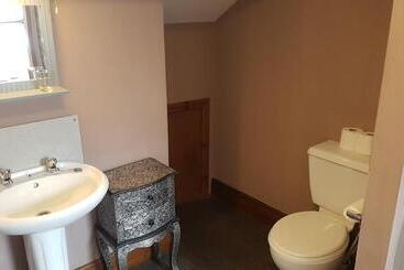 فندق Forresters Bar & French Restaurant With Rooms