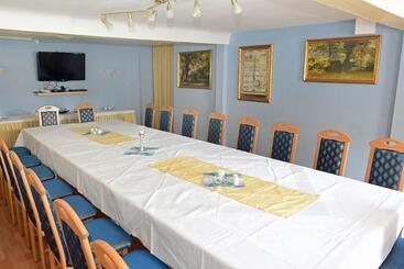 Отель Garni Goldene Henne