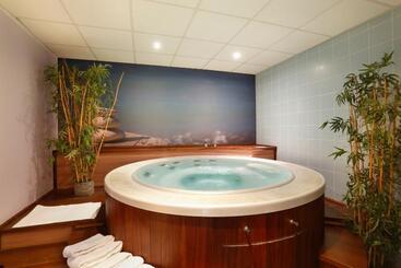 Отель Suite Home Apt Luberon