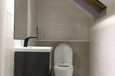 پانسیون Private Double Room With New Ensuite Shower Room