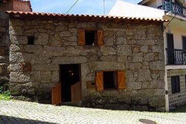 پانسیون Restored, Rustic And Rural Mini Cottage In Typical Portuguese Village