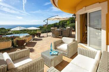 پانسیون Villa Vale De Lapa Amazing Sea Views Heated Swimming Pool Jacuzzi Ac   Stunning House