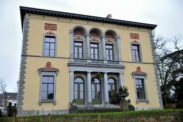 تختخواب و صبحانه Villa Servais