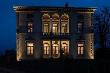 تختخواب و صبحانه Villa Servais