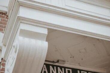 Boutique Hotel First City