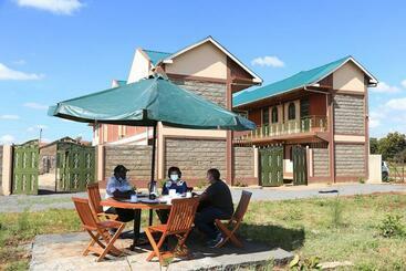 The 4 Js Bed And Breakfast Emali