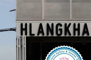 Hlangkha Hostel   หลังคา โฮสเทล