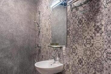 ホテル History • სასტუმრო ისტორია