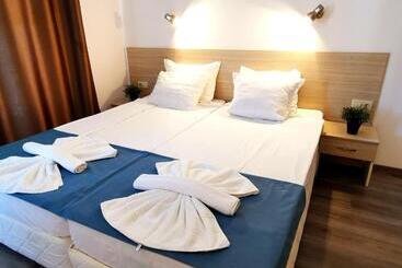 Отель Largo Beach